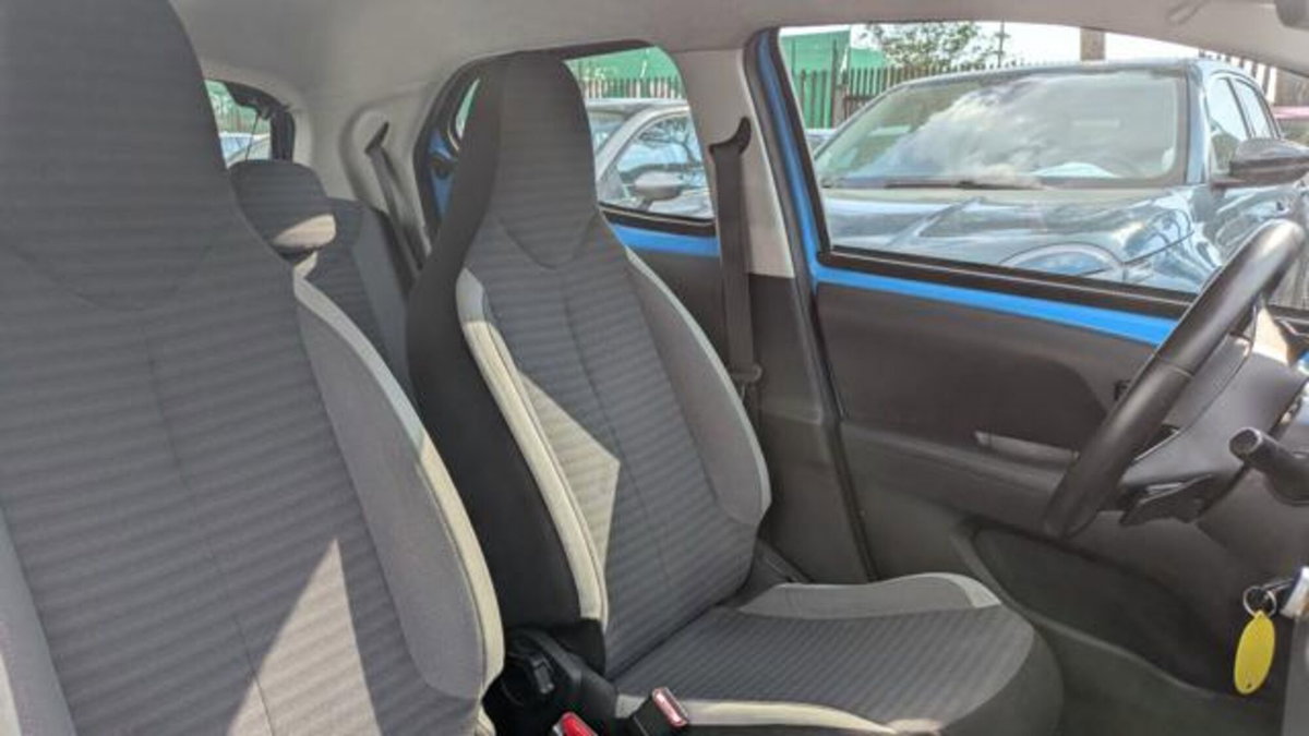 Toyota Aygo X 1.0 Lounge 72cv (10)