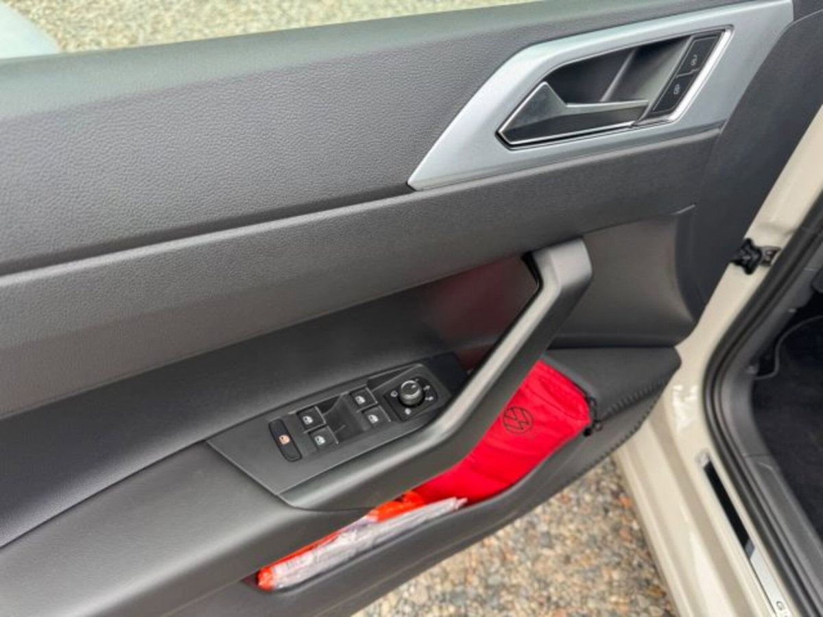 Volkswagen Polo 1.0 tsi Edition 95cv dsg (10)