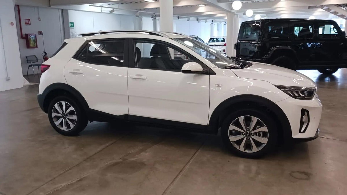 Kia Stonic 1.0 t-gdi mhev Urban 100cv mt (2)
