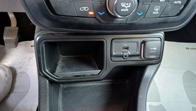 Jeep Renegade 1.4 MultiAir Limited (16)
