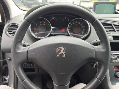 Peugeot 5008 1.6 THP 156CV Allure (14)