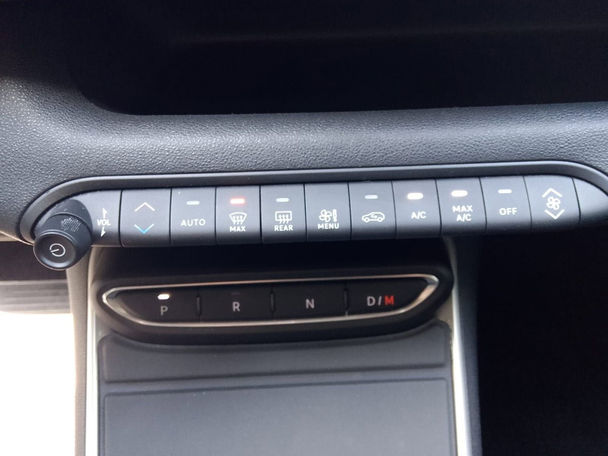 Jeep Avenger 1.2 turbo e-hybrid mhev Altitude fwd 110cv edct6 (14)