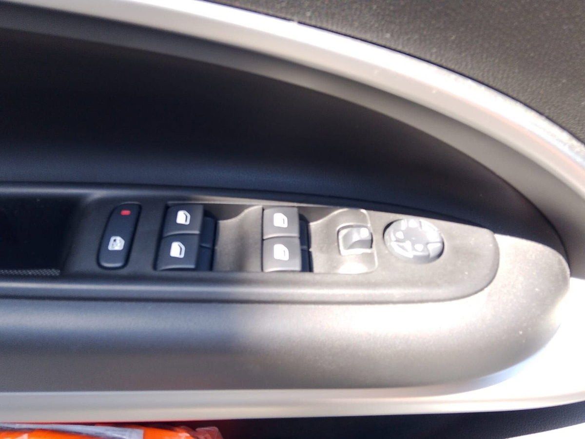 Jeep Avenger 1.2 turbo e-hybrid mhev Altitude fwd 110cv edct6 (17)