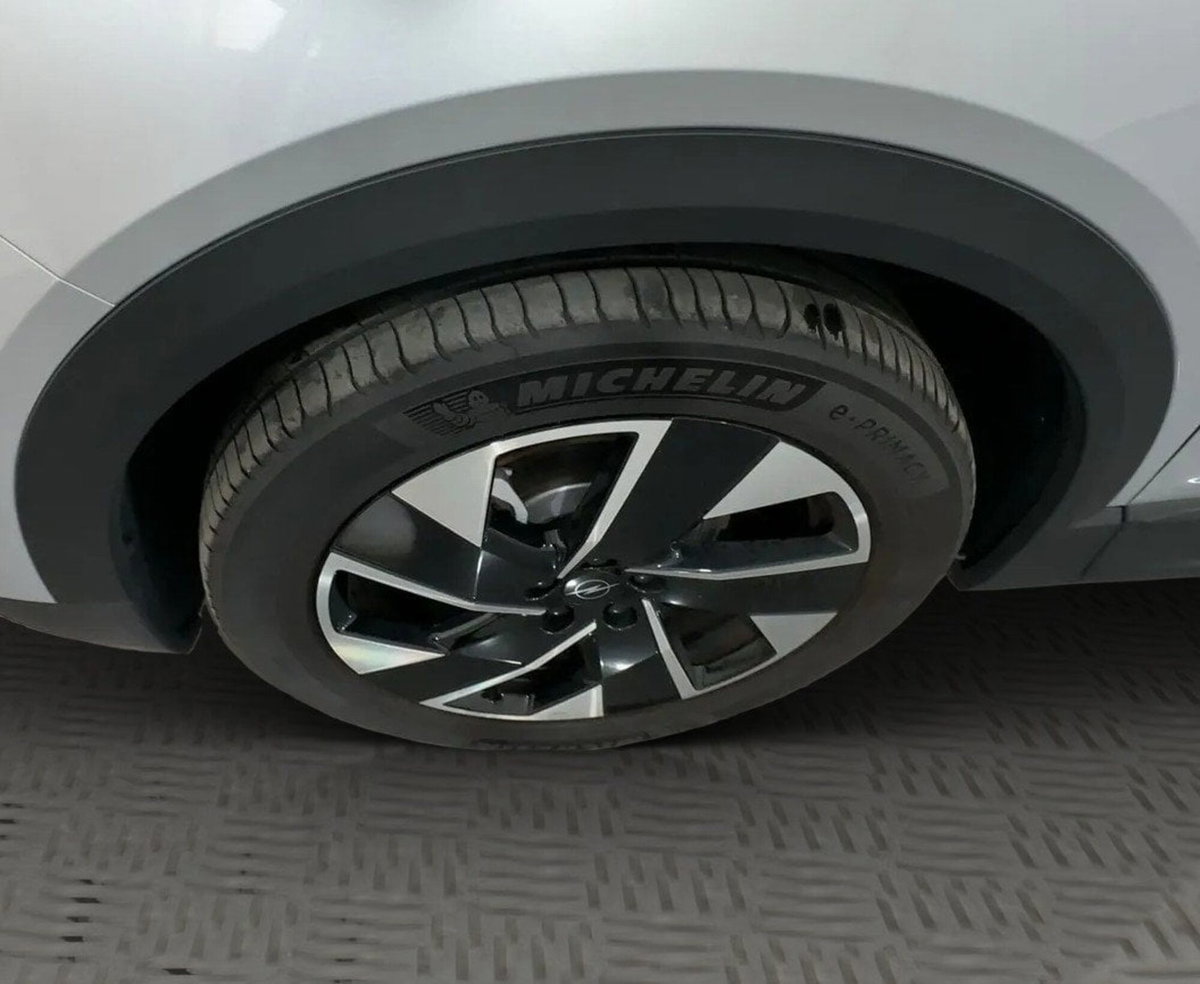 Opel Grandland 1.2 hybrid GS 145cv e-dcs6 (3)