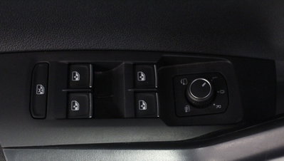 Volkswagen Taigo 1.0 tsi R-Line 115cv (9)