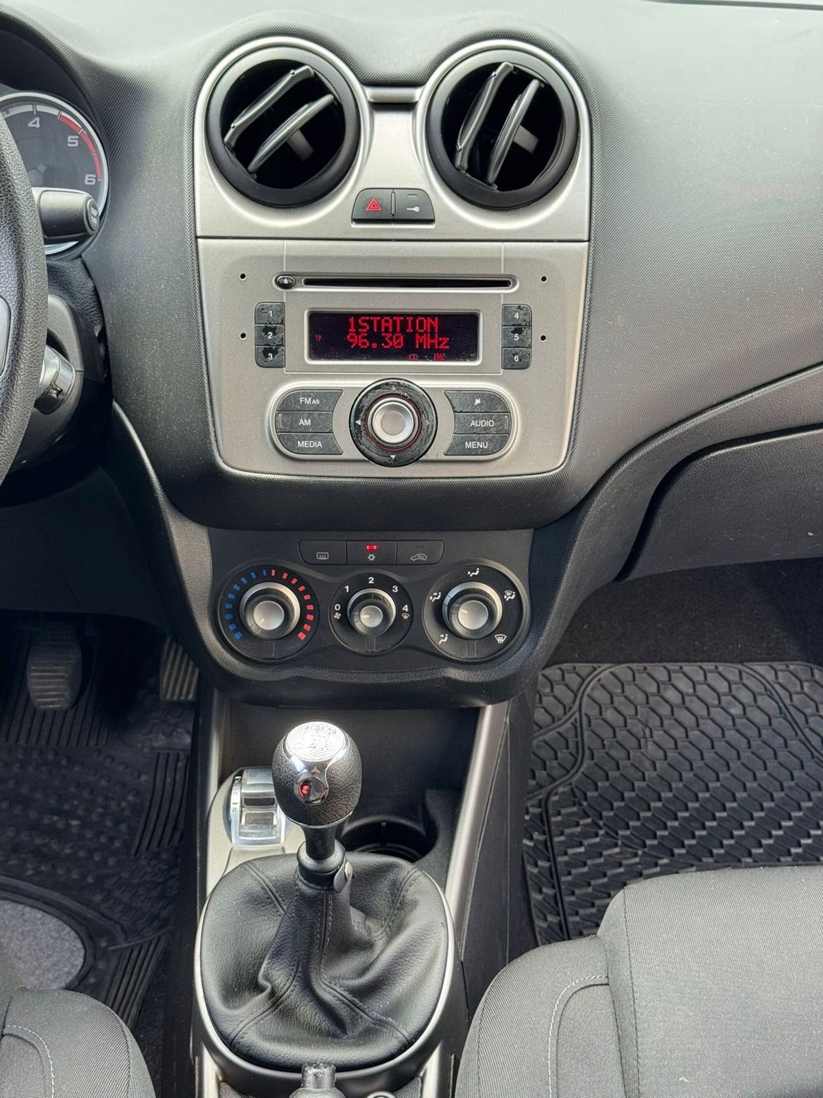 Alfa Romeo MiTo 1.3 JTDm 85 CV S&S Impression (13)