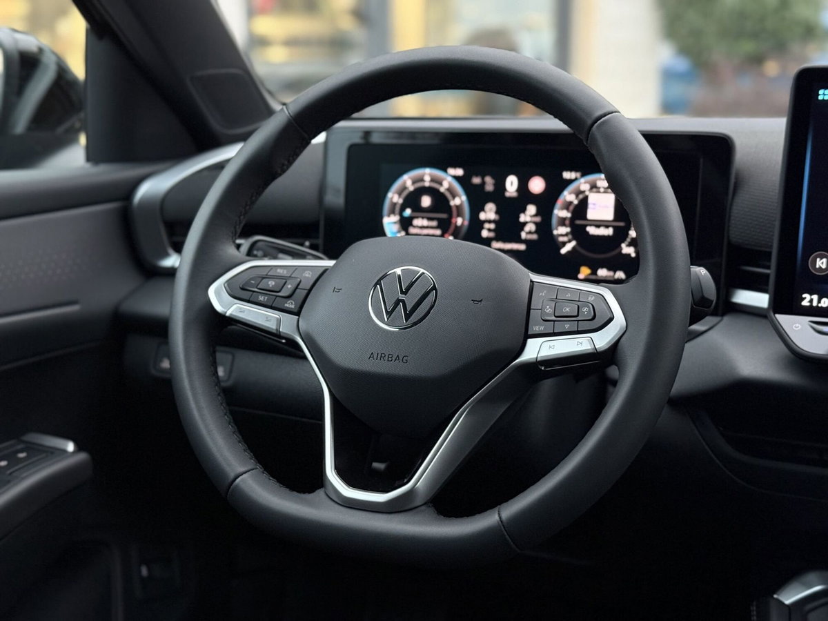 Volkswagen T-Roc 1.5 etsi R-Line 150cv dsg (10)