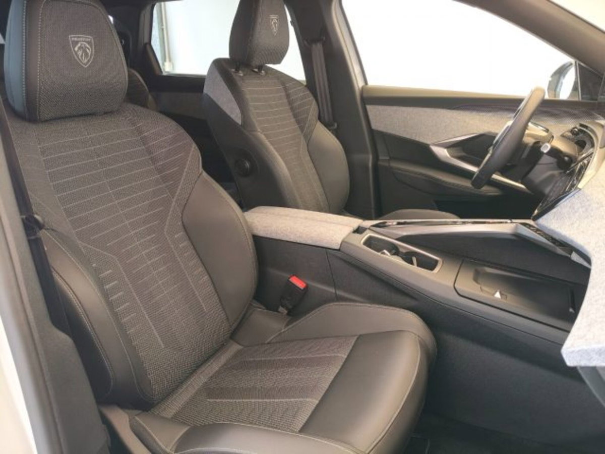 Peugeot 5008 1.2 hybrid 48V GT 136cv e-dcs 6 (17)