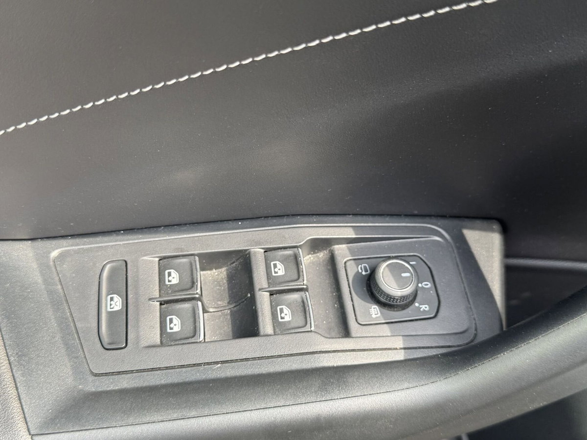Volkswagen T-Roc 1.0 TSI Style (9)
