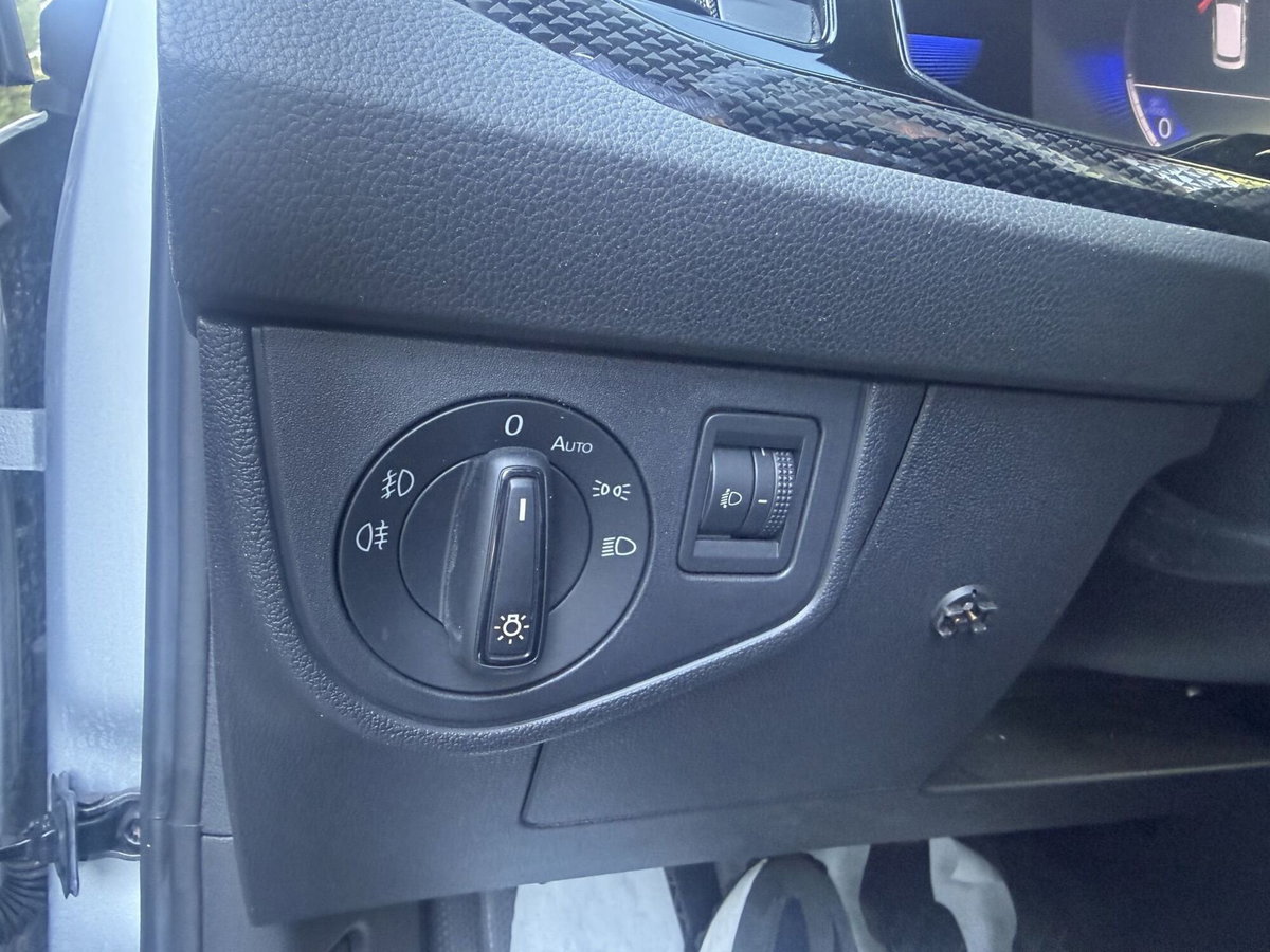 Volkswagen Polo 1.0 tsi Life 95cv (12)