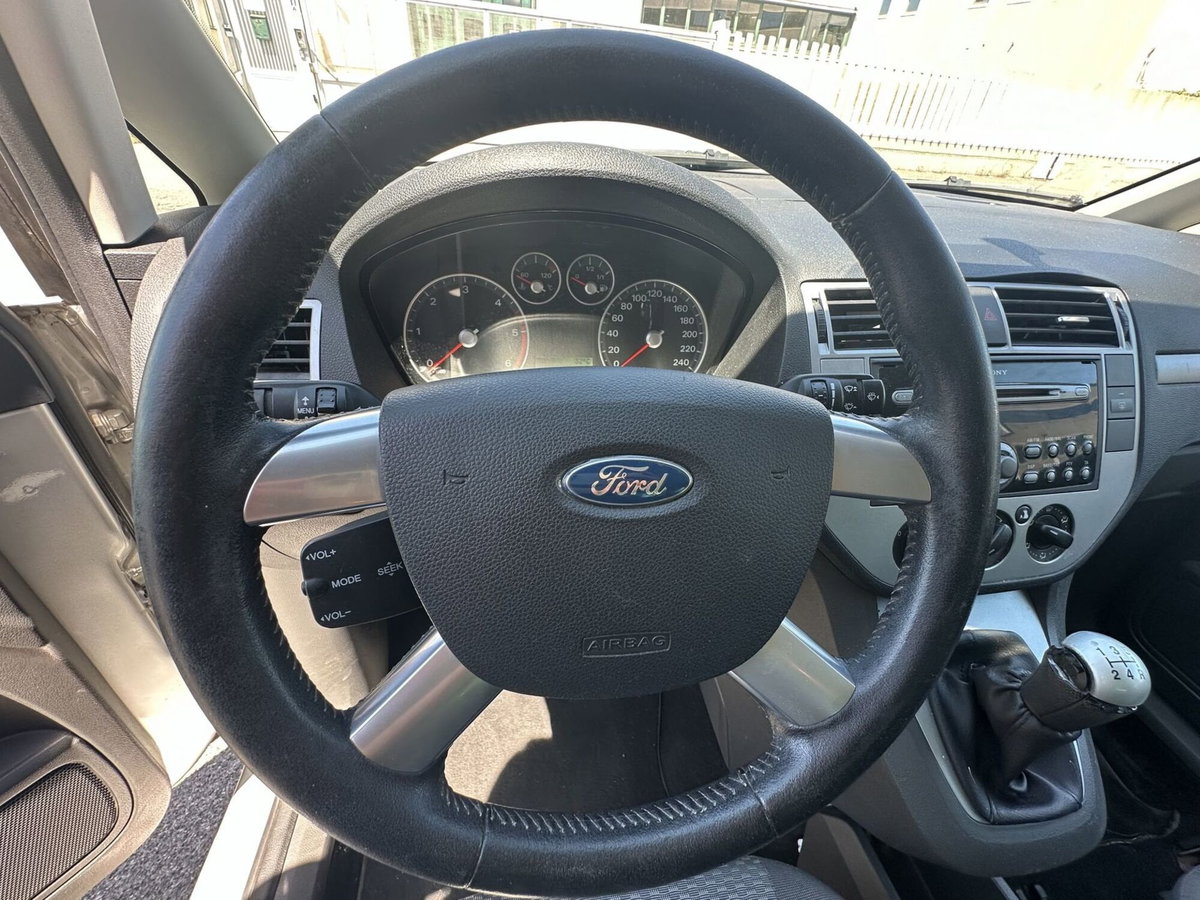 Ford Focus 1.6 TDCi (90CV) (9)
