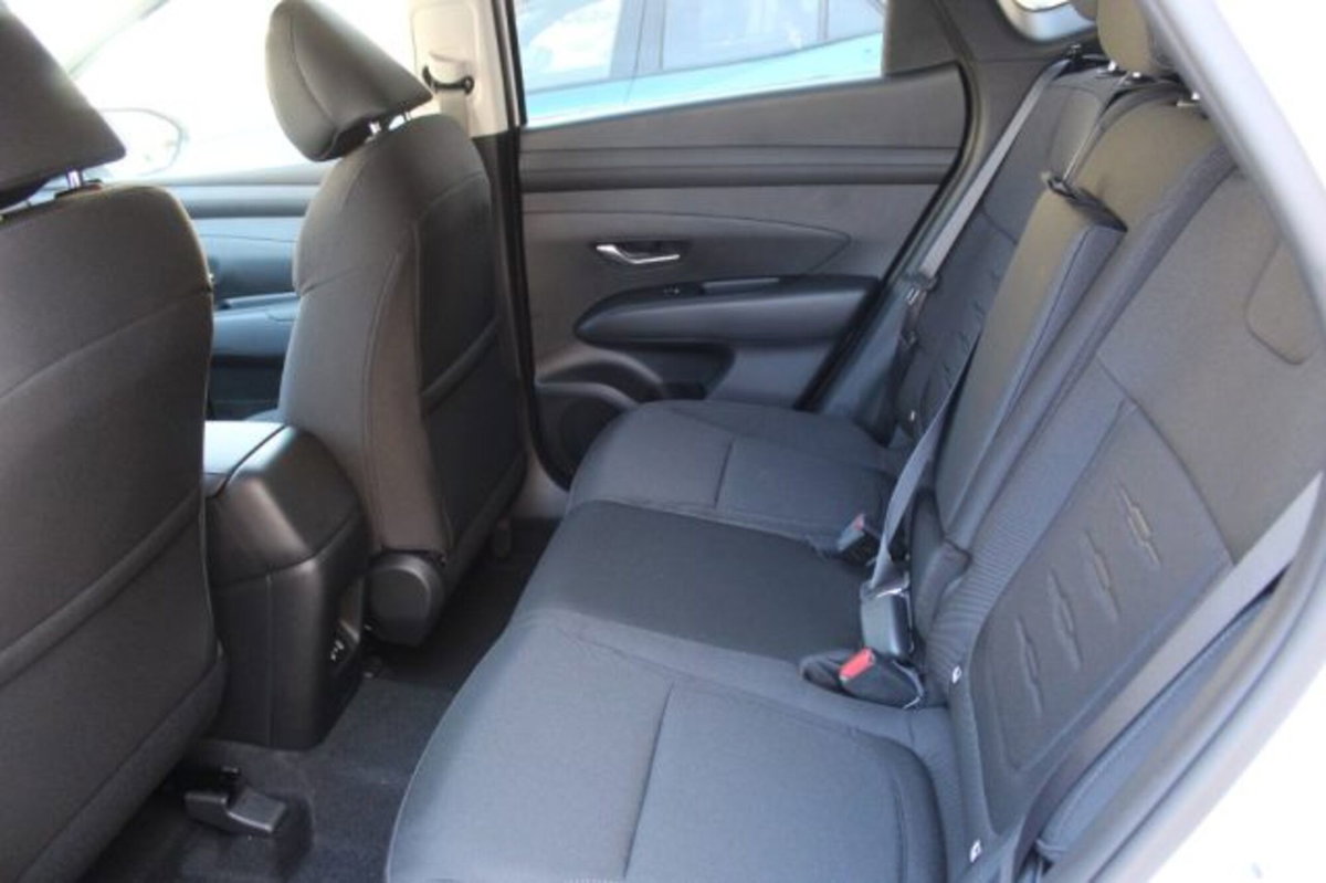 Hyundai Tucson 1.6 crdi 48V Business 2wd dct (7)