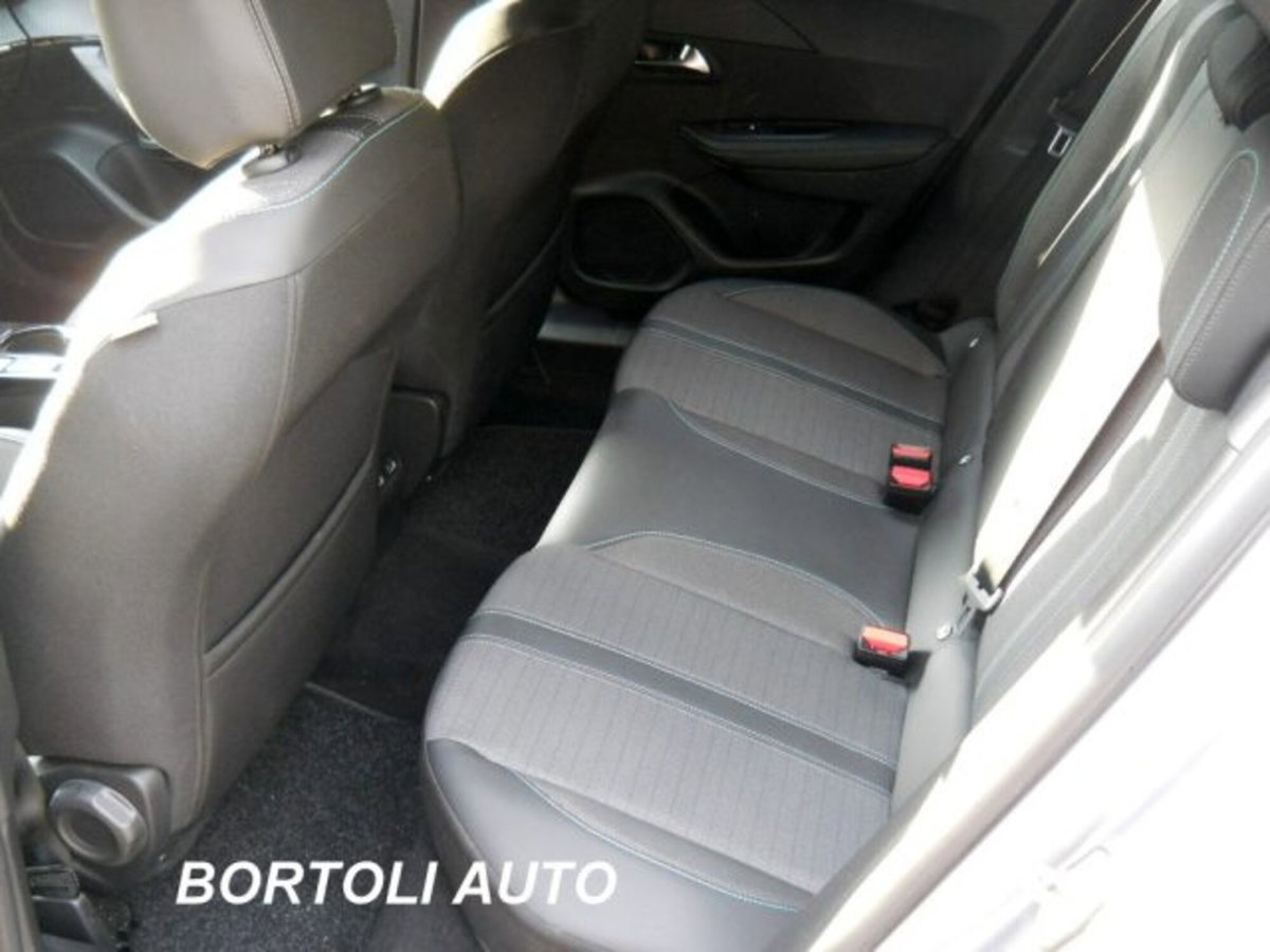 Peugeot 2008 BlueHDi 130 S&S EAT8 Allure Pack (10)
