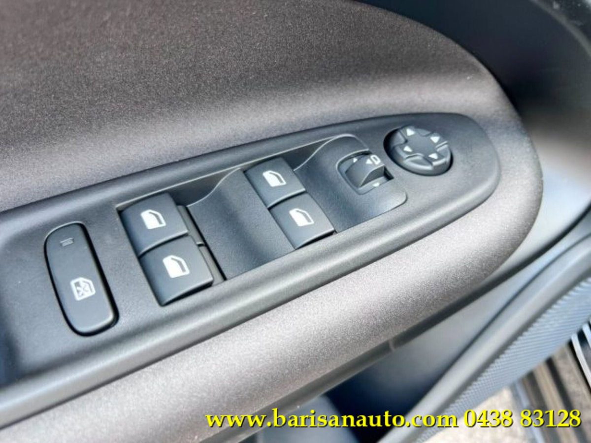 Alfa Romeo Junior 1.2 ibrida Speciale 145cv edct6 (17)
