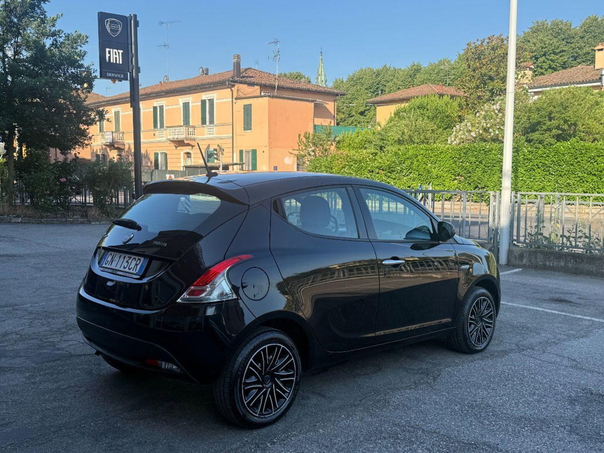 Lancia Ypsilon 1.0 FireFly 5 porte S&S Hybrid Gold Plus