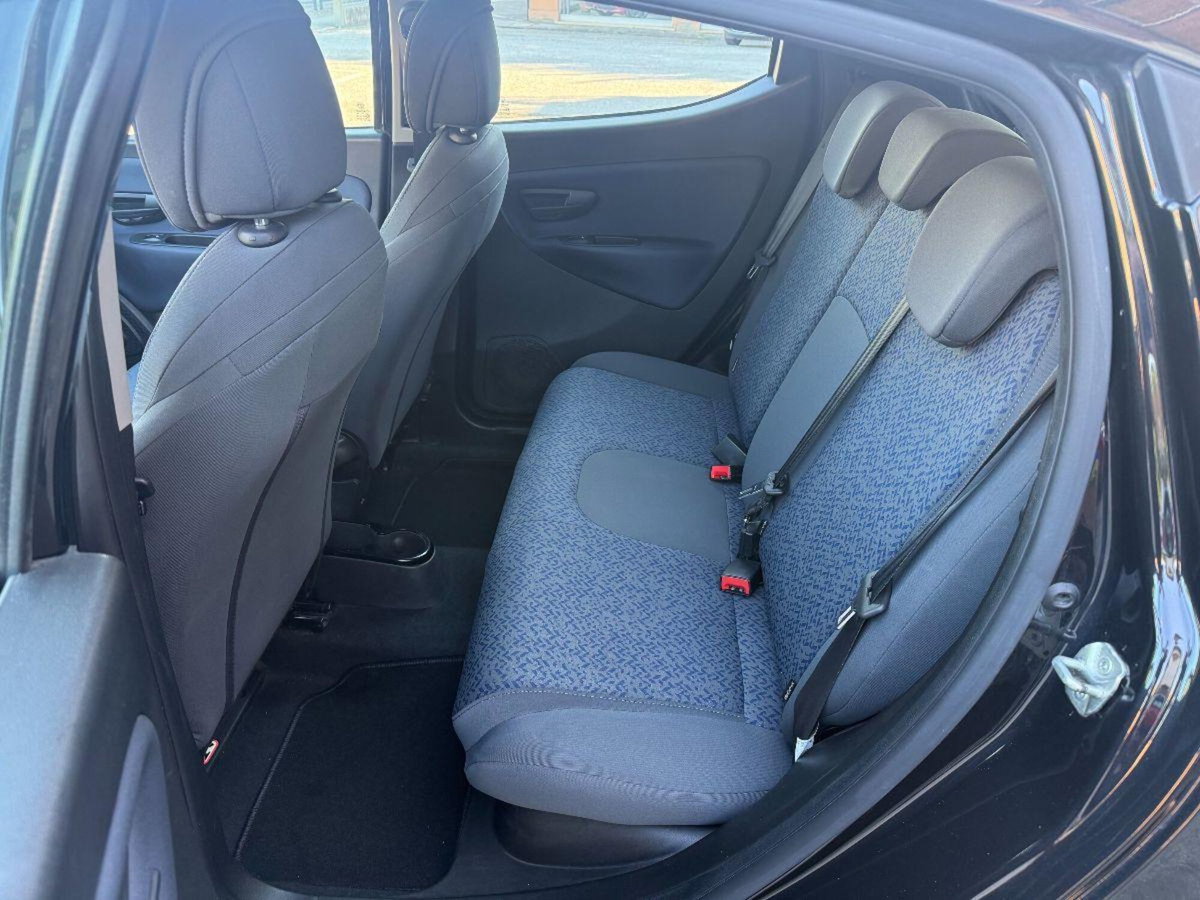 Lancia Ypsilon 1.0 FireFly 5 porte S&S Hybrid Gold Plus (11)