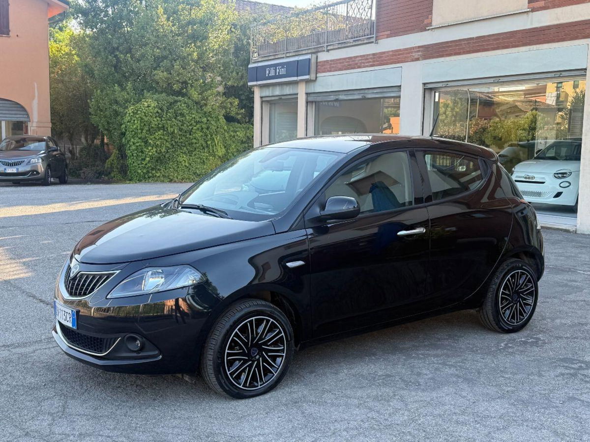 Lancia Ypsilon 1.0 FireFly 5 porte S&S Hybrid Gold Plus (3)