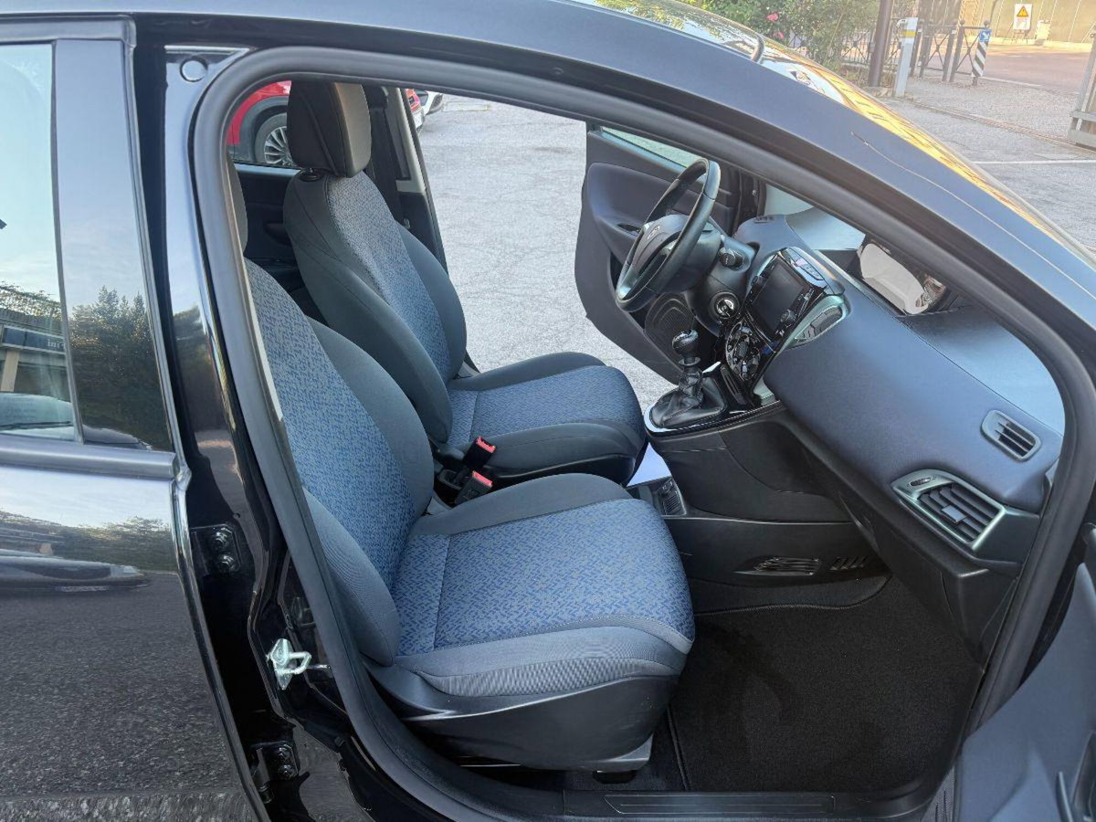 Lancia Ypsilon 1.0 FireFly 5 porte S&S Hybrid Gold Plus (6)