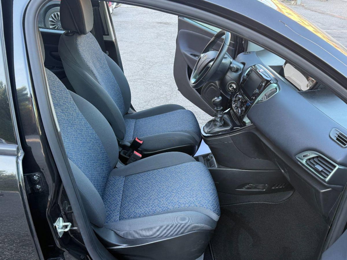 Lancia Ypsilon 1.0 FireFly 5 porte S&S Hybrid Gold Plus (7)