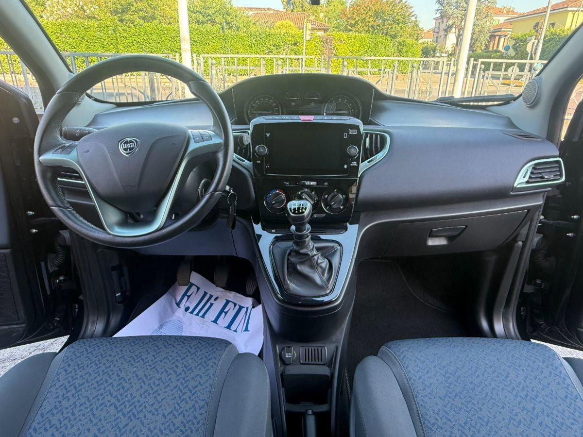 Lancia Ypsilon 1.0 FireFly 5 porte S&S Hybrid Gold Plus (9)