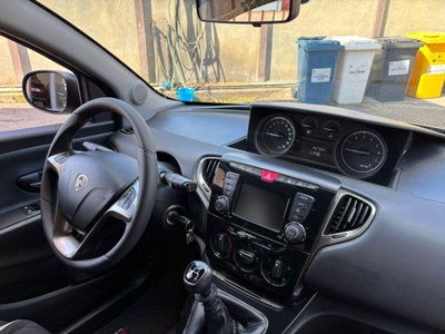 Lancia Ypsilon 1.2 69 CV 5 porte GPL Ecochic Gold (15)
