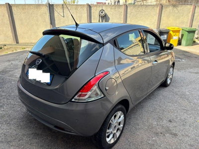 Lancia Ypsilon 1.2 69 CV 5 porte GPL Ecochic Gold (2)