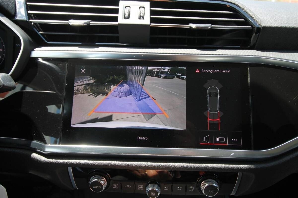 Audi Q3 35 TDI quattro S tronic Business (12)