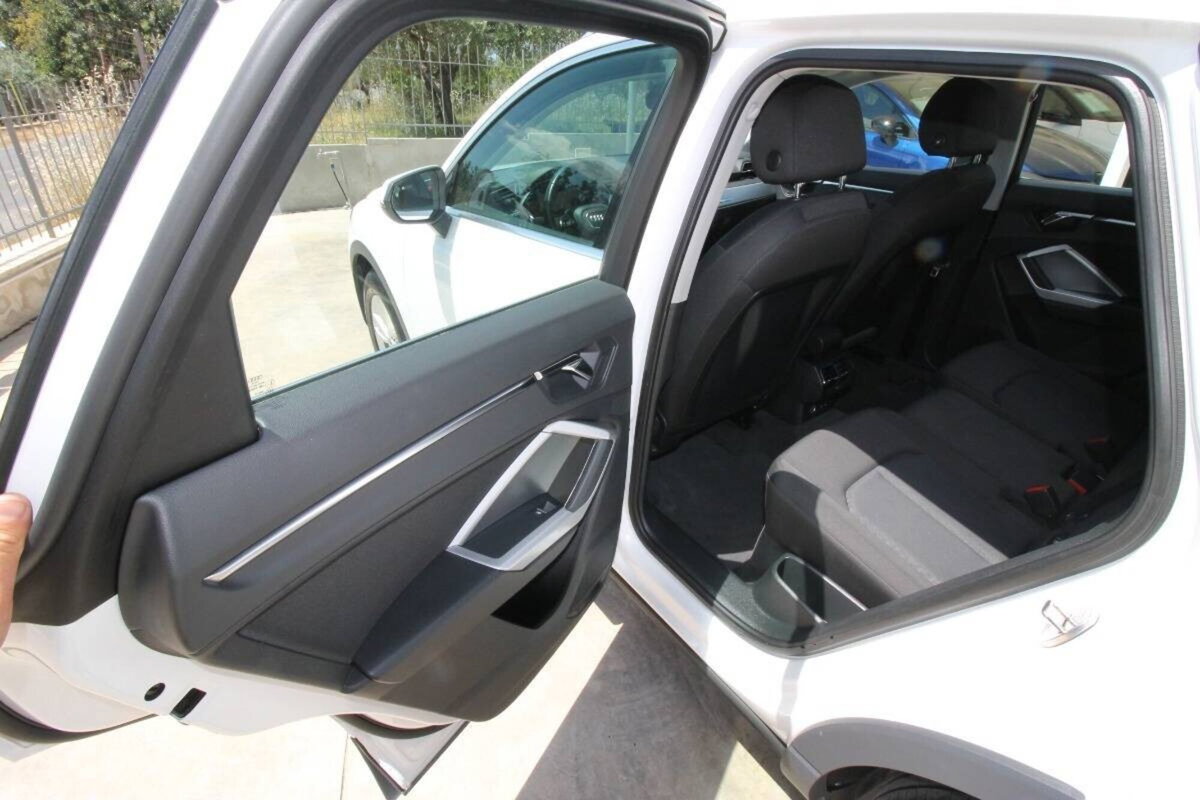 Audi Q3 35 TDI quattro S tronic Business (19)