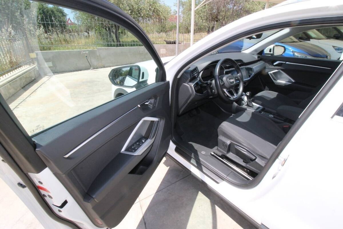 Audi Q3 35 TDI quattro S tronic Business (20)
