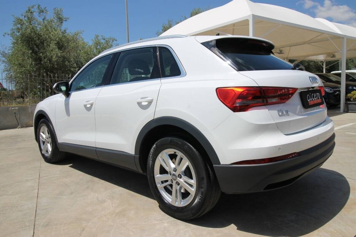 Audi Q3 35 TDI quattro S tronic Business (4)