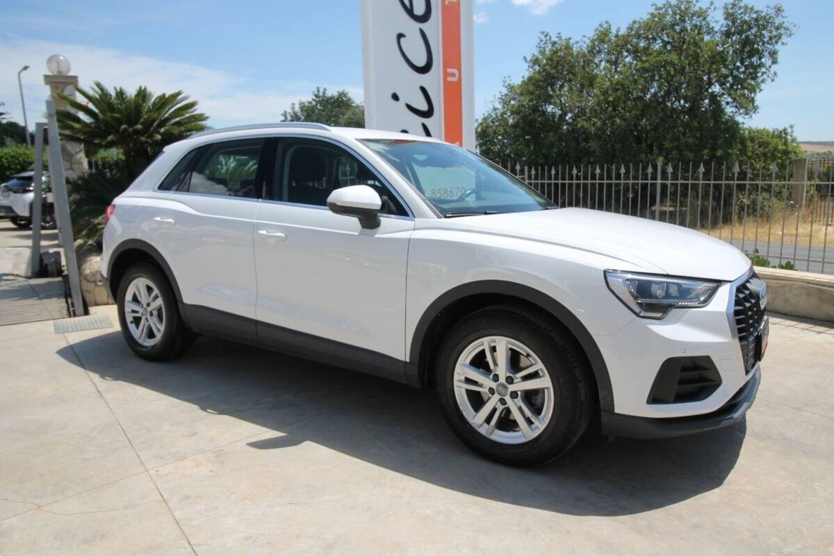 Audi Q3 35 TDI quattro S tronic Business (7)