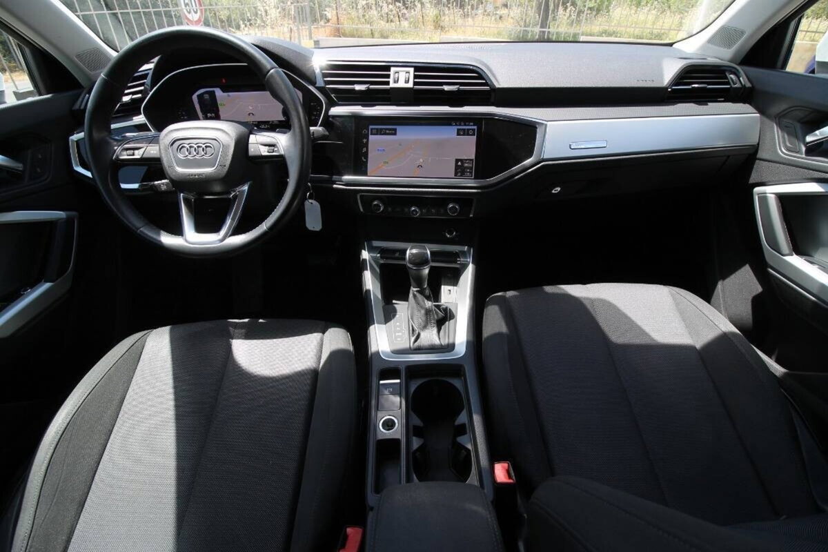 Audi Q3 35 TDI quattro S tronic Business (8)