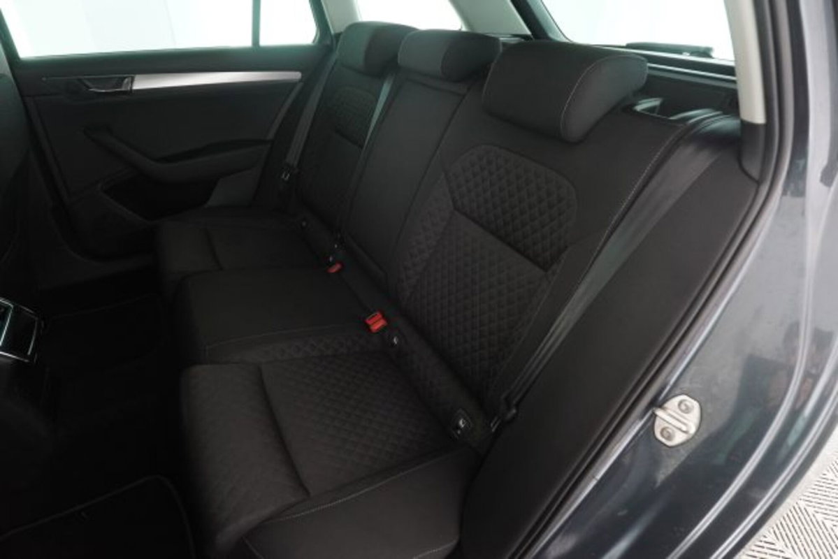 Skoda Superb Station Wagon 1.6 TDI DSG Wagon Ambition (11)
