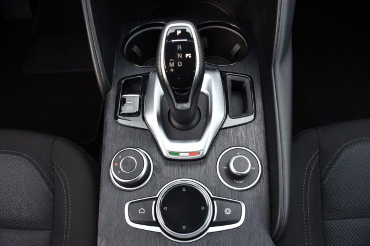 Alfa Romeo Giulia 2.2 Turbodiesel 190 CV AT8 Super (18)