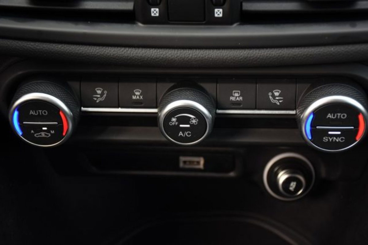 Alfa Romeo Giulia 2.2 Turbodiesel 190 CV AT8 Super (19)