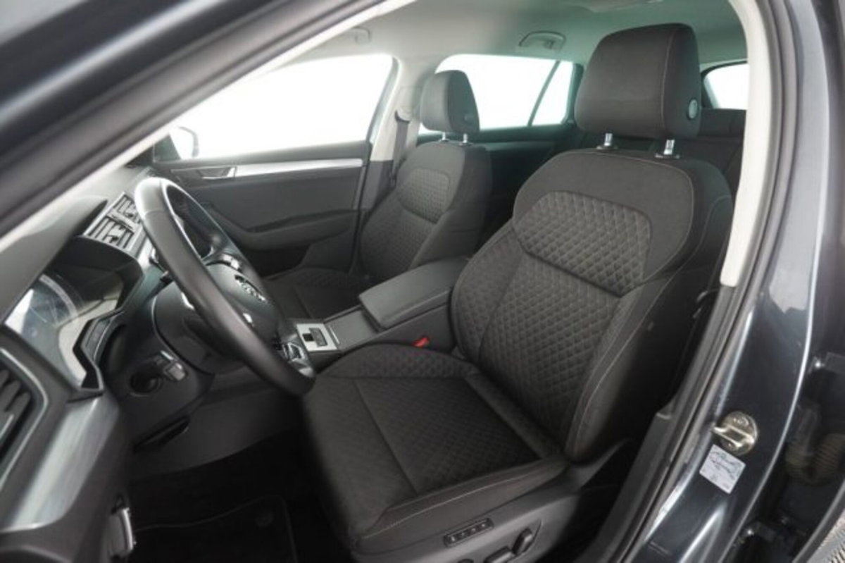 Skoda Superb Station Wagon 1.6 TDI SCR DSG Wagon Executive (10)
