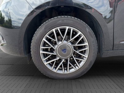 Lancia Ypsilon 1.0 FireFly 5 porte S&S Hybrid Ecochic A. Ferretti (16)