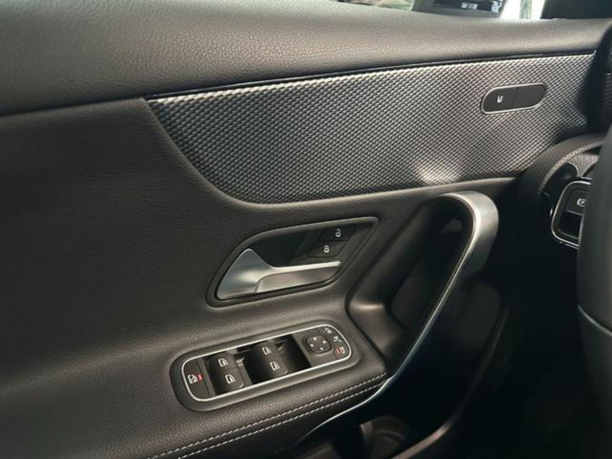 Mercedes-Benz Classe A Sedan 220 Automatic 4p. Business (16)