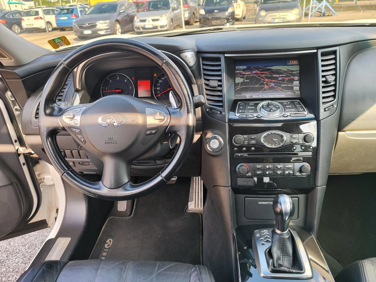 Infiniti FX FX30d S Premium (11)