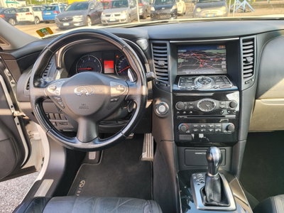 Infiniti FX FX30d S Premium (11)
