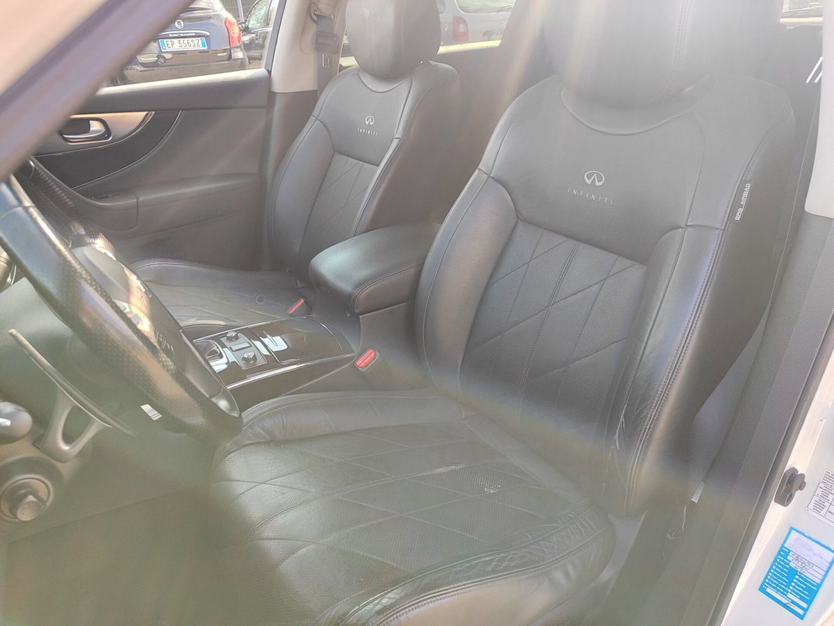 Infiniti FX FX30d S Premium (12)