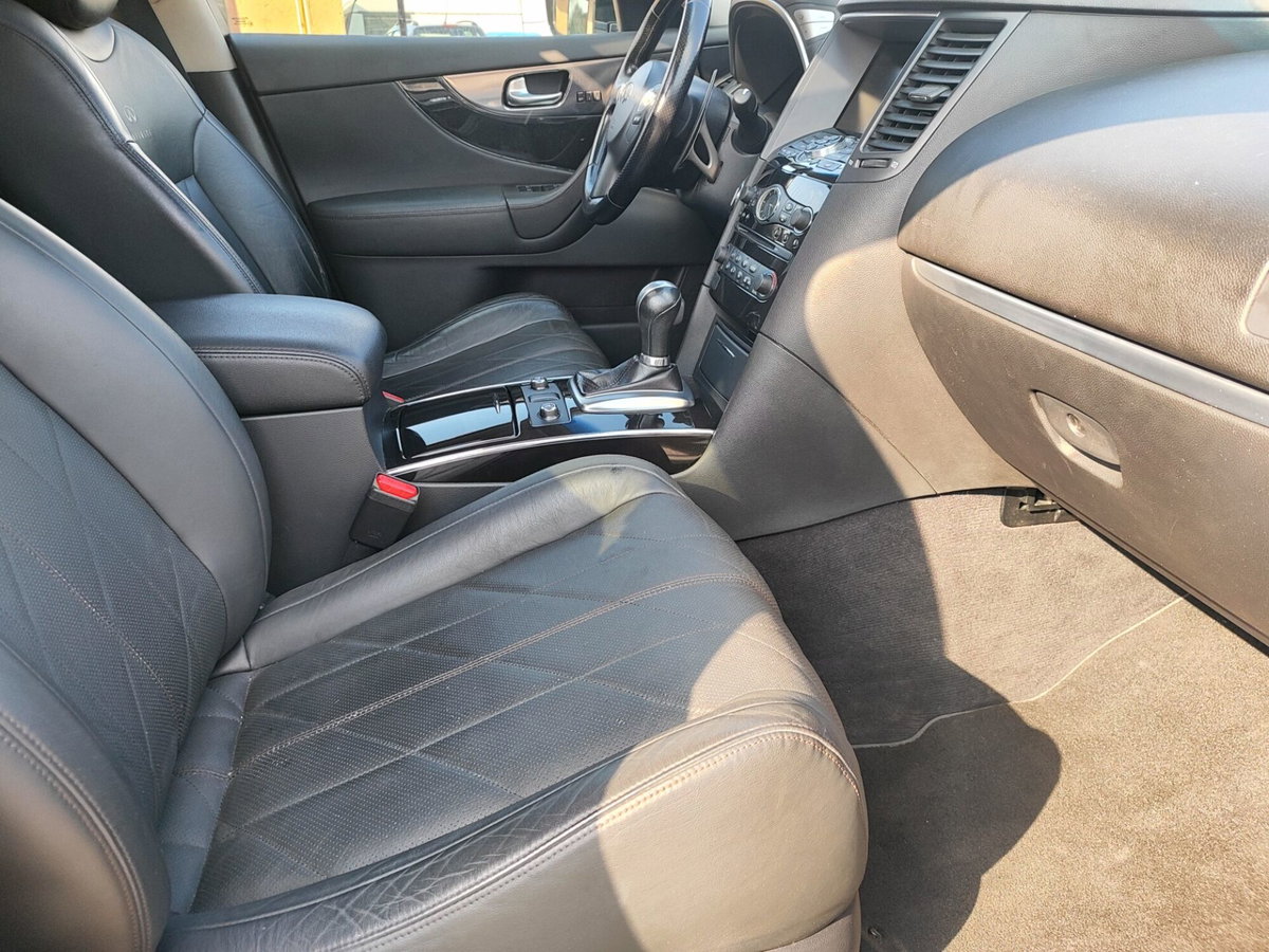Infiniti FX FX30d S Premium (13)