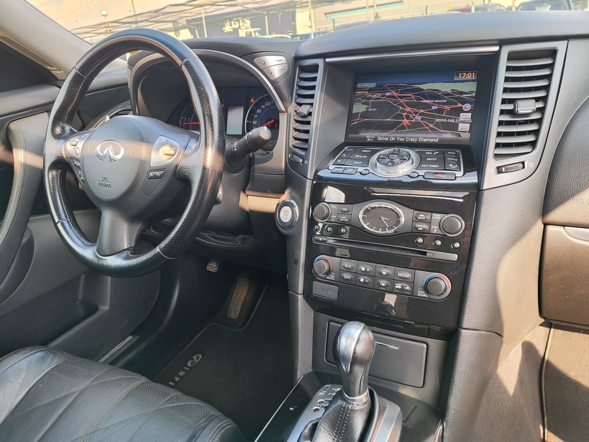 Infiniti FX FX30d S Premium (14)