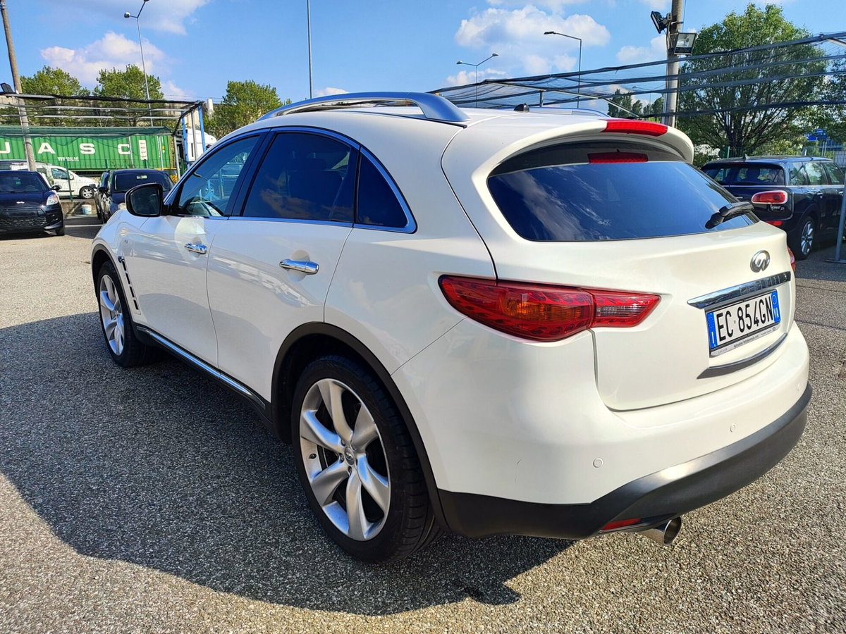 Infiniti FX FX30d S Premium (4)
