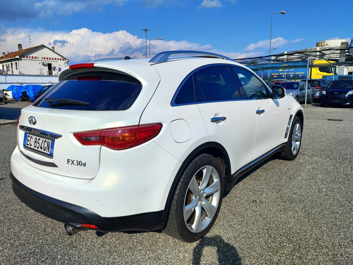 Infiniti FX FX30d S Premium (6)