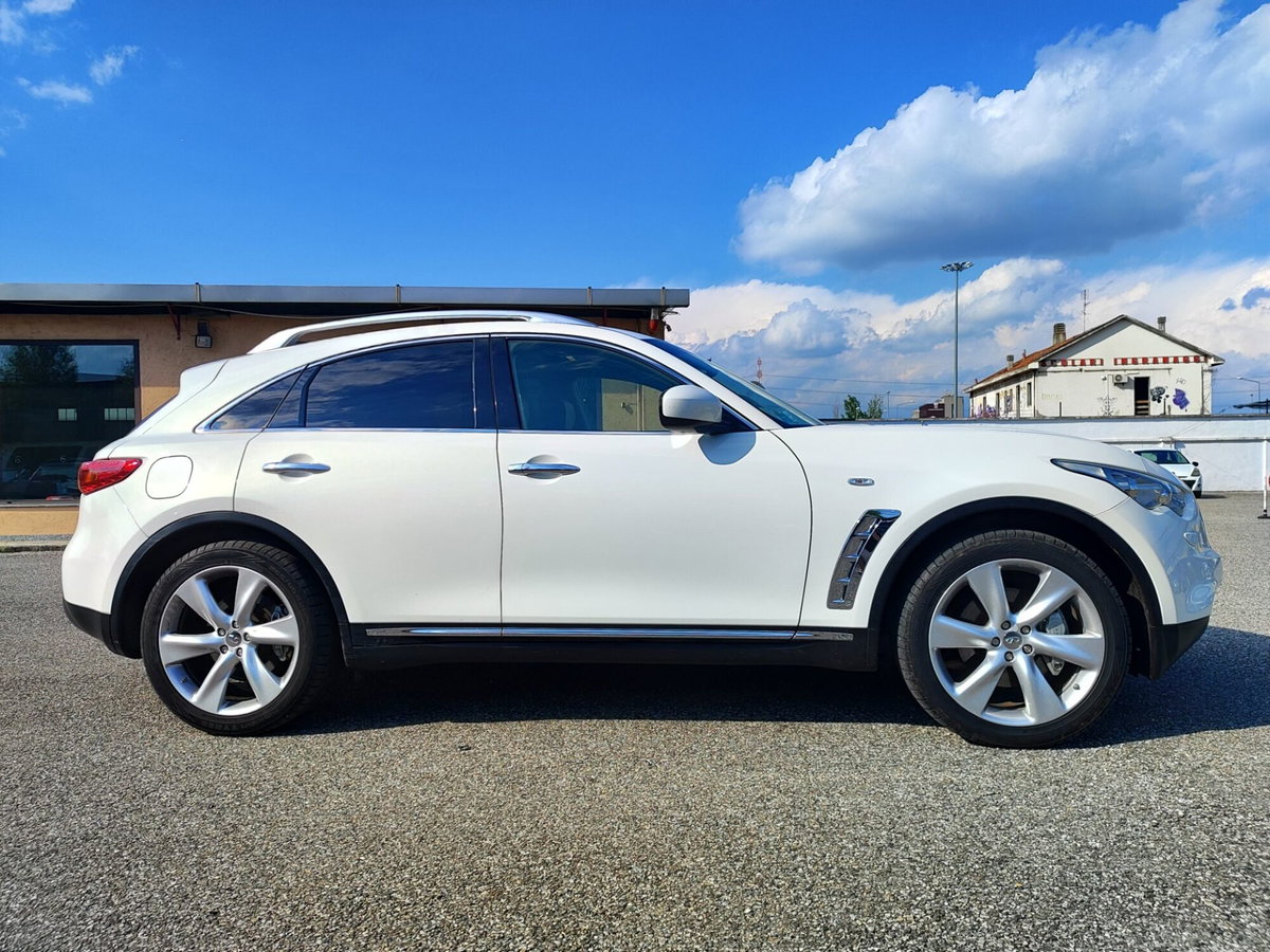 Infiniti FX FX30d S Premium (7)