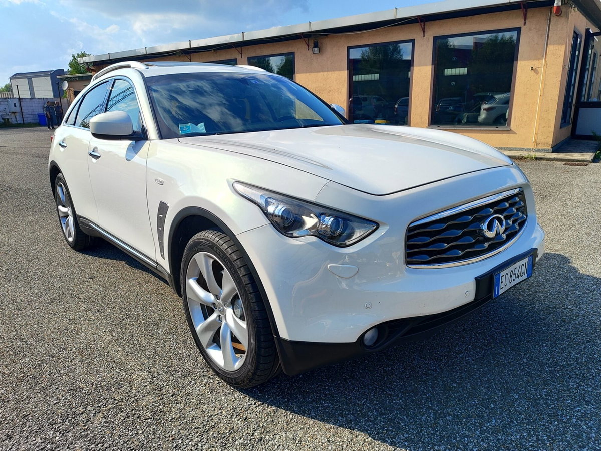 Infiniti FX FX30d S Premium (8)