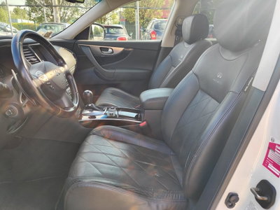 Infiniti FX FX30d S Premium (9)