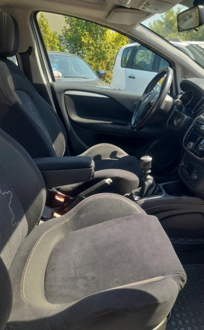 Fiat Punto 1.4 8V 5 porte Easypower Lounge (10)