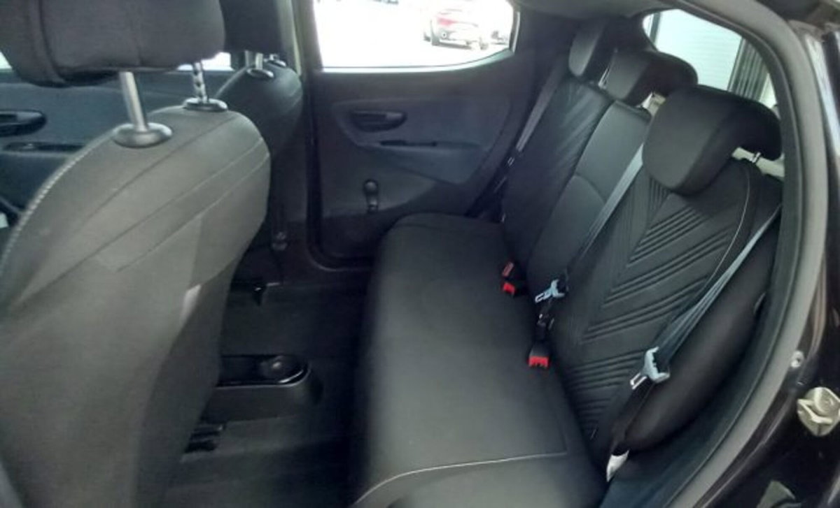 Lancia Ypsilon 1.0 FireFly 5 porte S&S Hybrid Ecochic Gold (10)